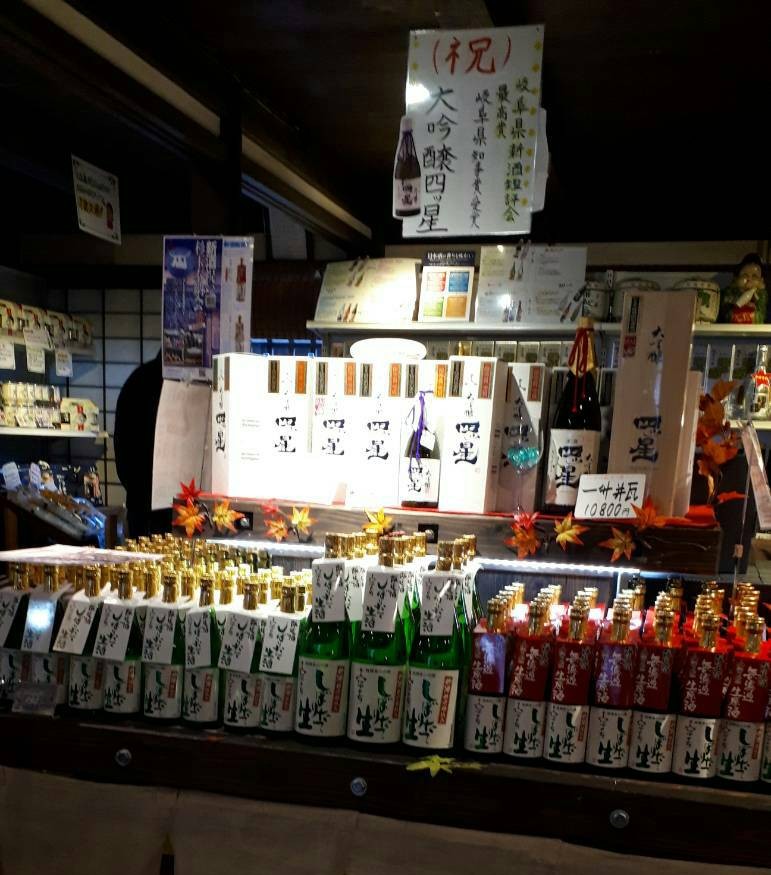 今季の新酒の並んだ売り場